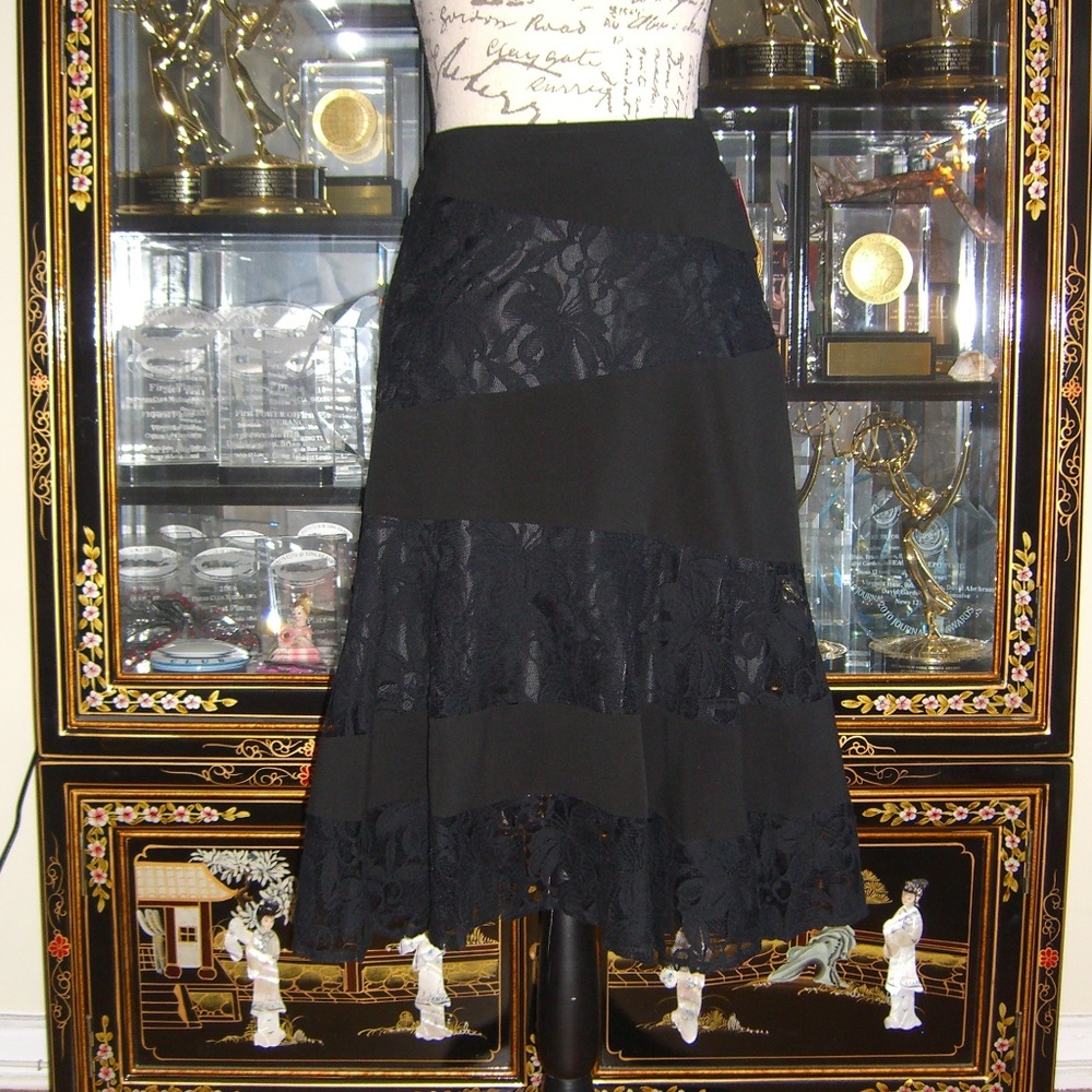 NWT SUNNY LEIGH BLACK LACE SKIRT 4